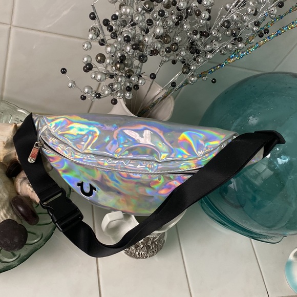 TRUE RELIGION SILVER Holographic Fanny Pack! Stunning Brand New No Tags - Picture 4 of 4